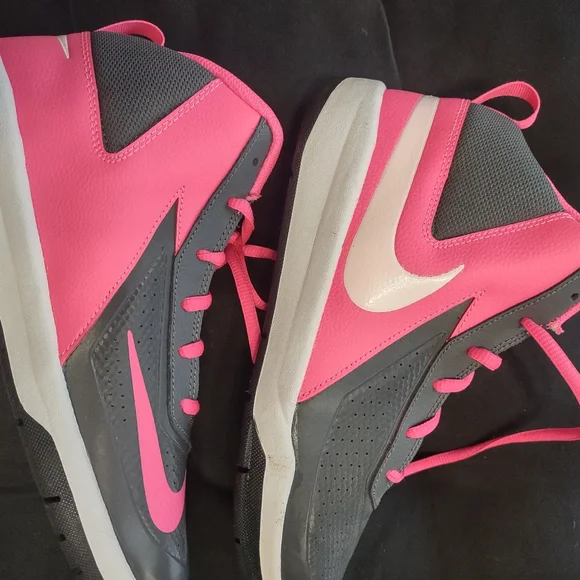 Nike - Picture 7 of 16